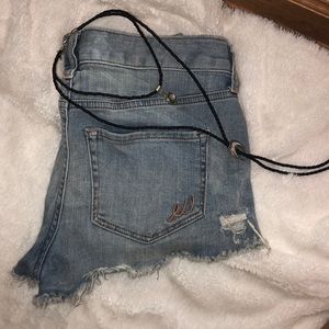 Light wash distressed express denim shorts 🎀